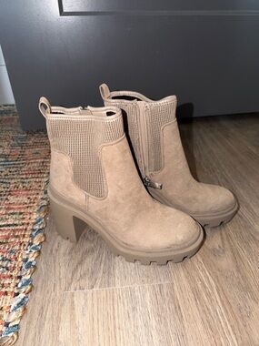 Jennifer Lopez Taupe Suede Platform Chelsea Boots